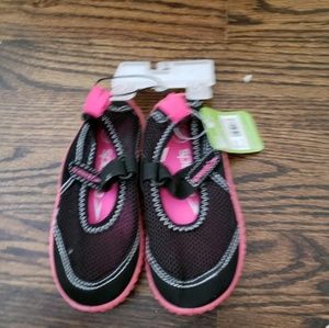 Nwt sz 7-8 toddler speedo water shoes